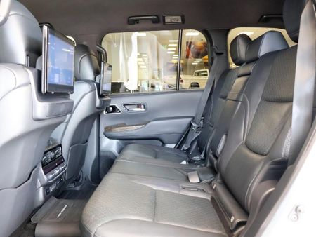 2023-Toyota-Land-Cruiser-300-V6-33-D-ZX_15