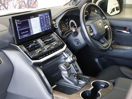 2023-Toyota-Land-Cruiser-300-V6-33-D-ZX_16