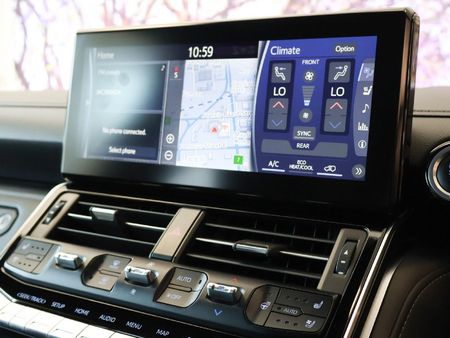 2023-Toyota-Land-Cruiser-300-V6-33-D-ZX_17