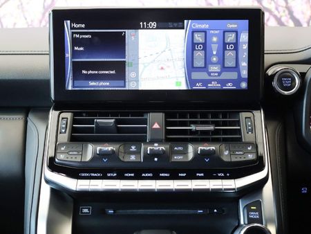 2023-Toyota-Land-Cruiser-300-V6-33-D-ZX_18