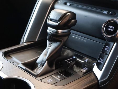 2023-Toyota-Land-Cruiser-300-V6-33-D-ZX_19