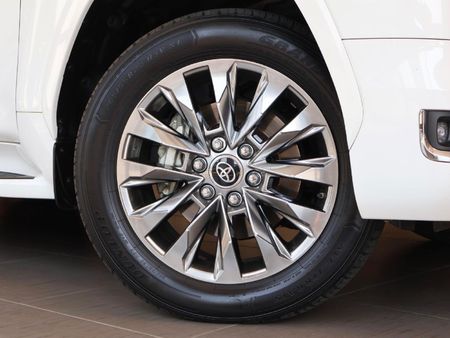 2023-Toyota-Land-Cruiser-300-V6-33-D-ZX_6
