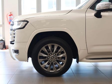 2023-Toyota-Land-Cruiser-300-V6-33-D-ZX_7