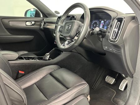 2018-Volvo-XC40-T5-R-Design-AWD_10