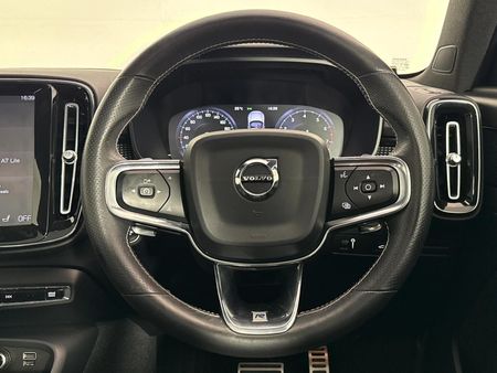 2018-Volvo-XC40-T5-R-Design-AWD_12