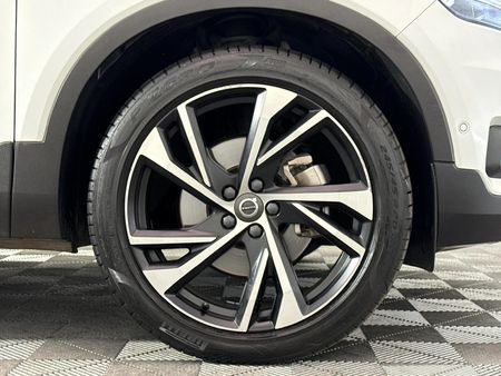 2018-Volvo-XC40-T5-R-Design-AWD_15