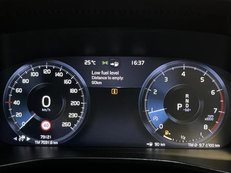 2018-Volvo-XC40-T5-R-Design-AWD_7