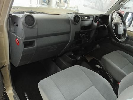 2026-Toyota-Land-Cruiser-79-28-GD-6-Auto-Double-Cab_5