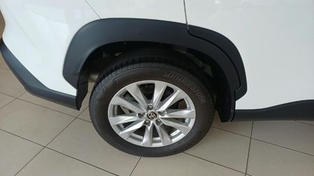 2024-Toyota-Corolla-Cross-18-XS_10