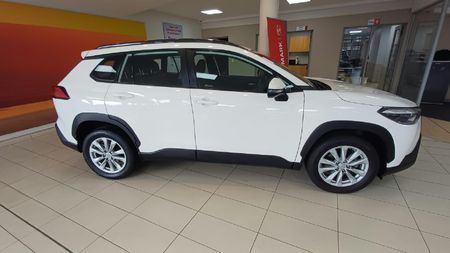 2024-Toyota-Corolla-Cross-18-XS_3
