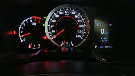 2024-Toyota-Corolla-Cross-18-XS_6