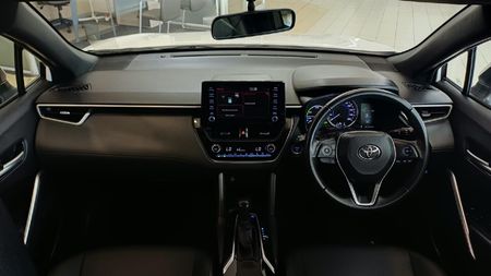 2024-Toyota-Corolla-Cross-18-XS-Hybrid_5