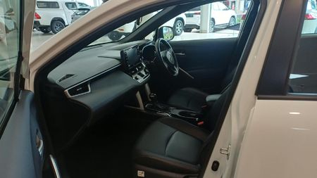 2024-Toyota-Corolla-Cross-18-XS-Hybrid_7