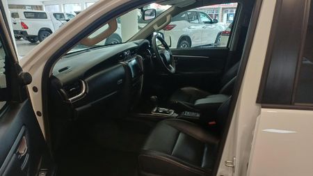 2021-Toyota-Fortuner-24-GD-6-Raised-Body-Auto_9