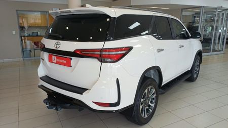 2021-Toyota-Fortuner-24-GD-6-Raised-Body-Auto_2