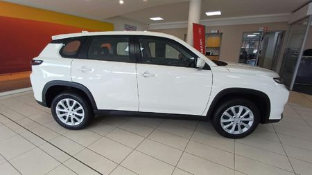 2025-Toyota-Urban-Cruiser-15-XS_3