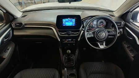 2025-Toyota-Urban-Cruiser-15-XS_5