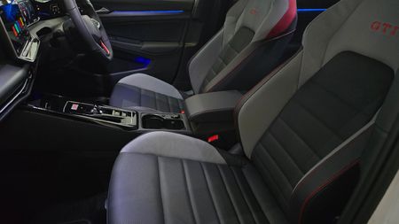2026-Volkswagen-Golf-8-GTI-20-TSI-DSG_5
