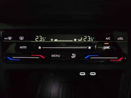 2026-Volkswagen-Taigo-10-TSI-R-Line-Auto_15