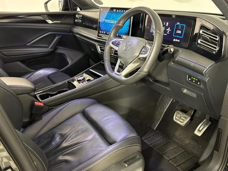 2025-Volkswagen-Tiguan-20TDI-R-Line-4Motion_10