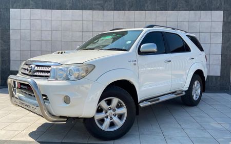 2009-Toyota-Fortuner-30-D-4D-Raised-Body_0