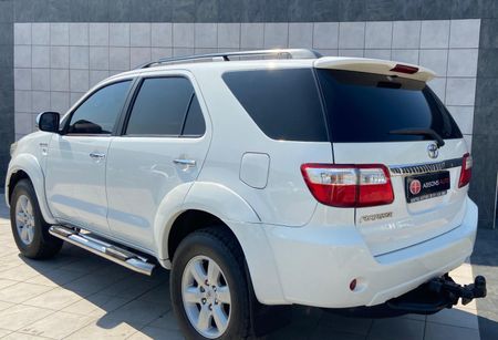 2009-Toyota-Fortuner-30-D-4D-Raised-Body_2