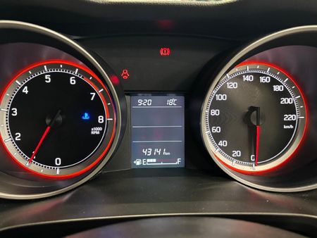 2021-Suzuki-Swift-12-GLX_10