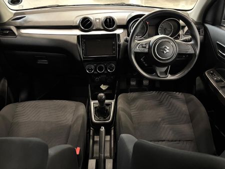 2021-Suzuki-Swift-12-GLX_11