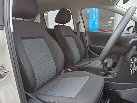 2026-Volkswagen-Polo-Vivo-14-Life_10