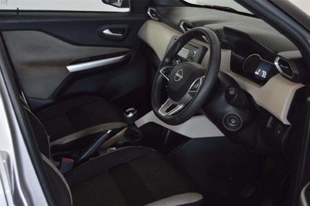 2025-Nissan-Magnite-10T-Acenta_9
