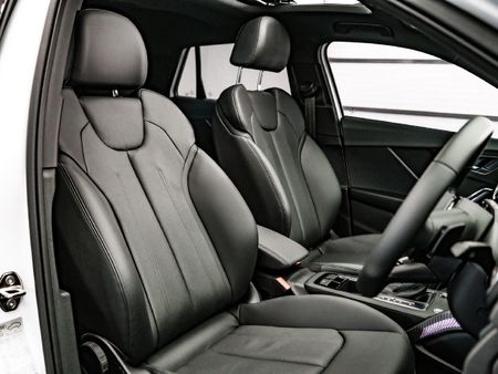 2026-Audi-Q2-35TFSI-Black-Edition_12