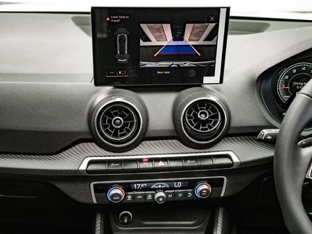 2026-Audi-Q2-35TFSI-Black-Edition_14