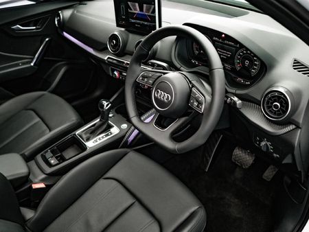 2026-Audi-Q2-35TFSI-Black-Edition_16