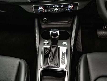 2026-Audi-Q2-35TFSI-Black-Edition_17