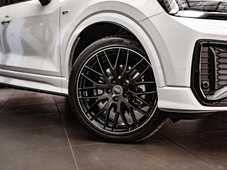 2026-Audi-Q2-35TFSI-Black-Edition_1