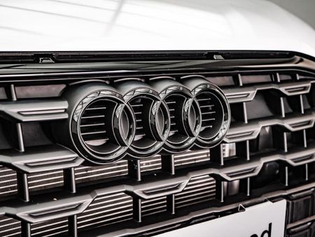 2026-Audi-Q2-35TFSI-Black-Edition_5