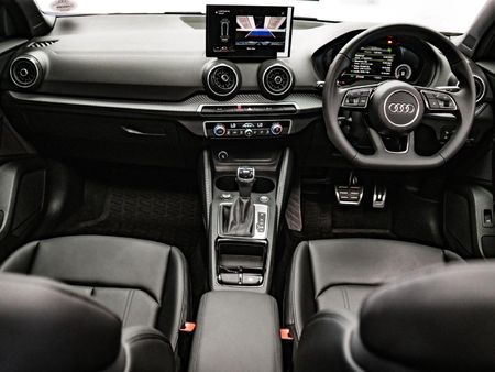 2026-Audi-Q2-35TFSI-Black-Edition_13
