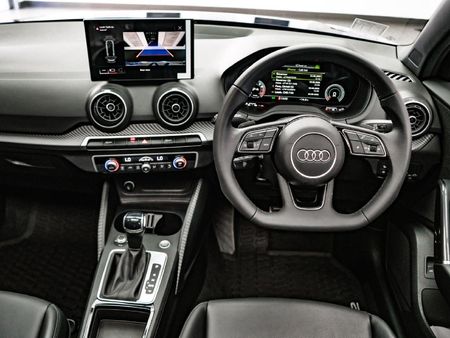 2026-Audi-Q2-35TFSI-Black-Edition_15