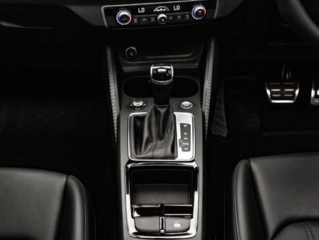 2026-Audi-Q2-35TFSI-Black-Edition_16
