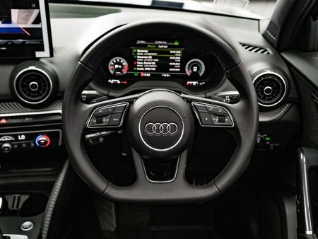 2026-Audi-Q2-35TFSI-Black-Edition_17