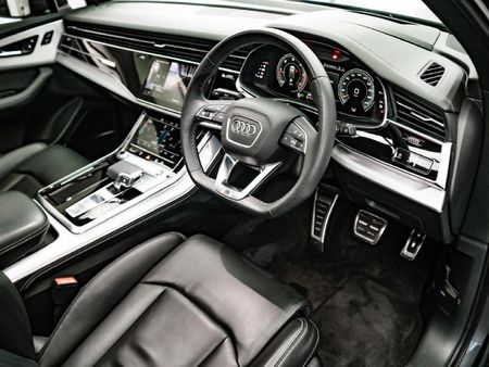 2024-Audi-Q7-45TDI-quattro-S-line-Competition_11