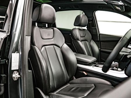 2024-Audi-Q7-45TDI-quattro-S-line-Competition_13