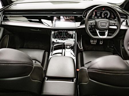 2024-Audi-Q7-45TDI-quattro-S-line-Competition_14
