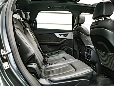 2024-Audi-Q7-45TDI-quattro-S-line-Competition_15