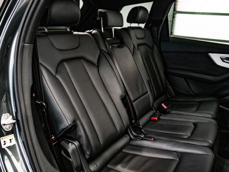 2024-Audi-Q7-45TDI-quattro-S-line-Competition_16