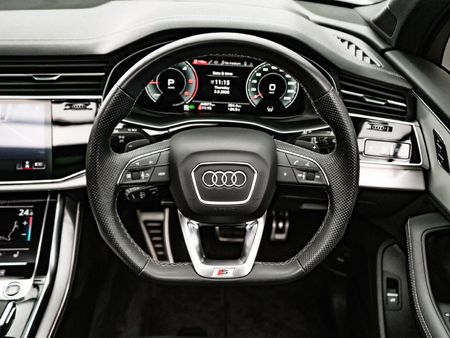 2024-Audi-Q7-45TDI-quattro-S-line-Competition_17