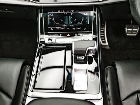 2024-Audi-Q7-45TDI-quattro-S-line-Competition_19