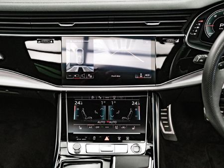 2024-Audi-Q7-45TDI-quattro-S-line-Competition_21