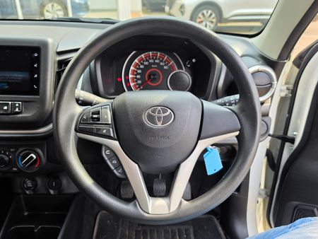 2024-Toyota-Vitz-10-XR_13