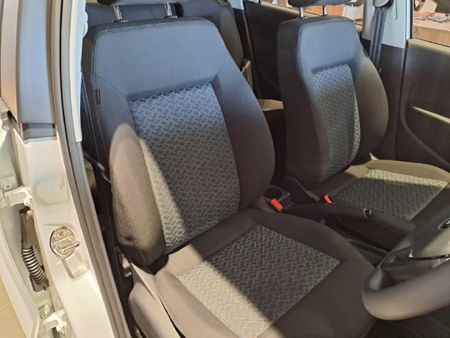 2026-Volkswagen-Polo-Vivo-14-Life_9